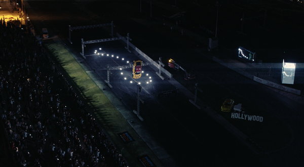 Jota Racing Challenge — 08 A giant clock drawn by drones in the night sky above the circuit