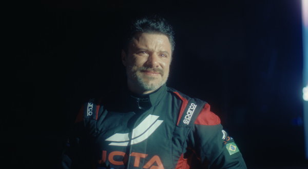 Jota Racing Challenge — 11 Jonathan Neves in his Jota Racing suit on the set of Jota Racing Challenge